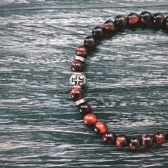 AEGEUS BRACELET made with 6mm red tiger eye stones and an antique silver cross - Picture 2 of 2